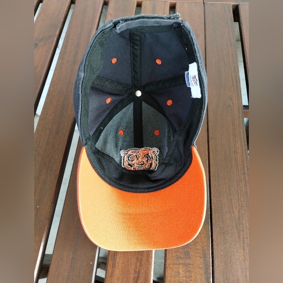 NFL Team Apparel Chicago Bears Adjustable Cap - Picture 2 of 5